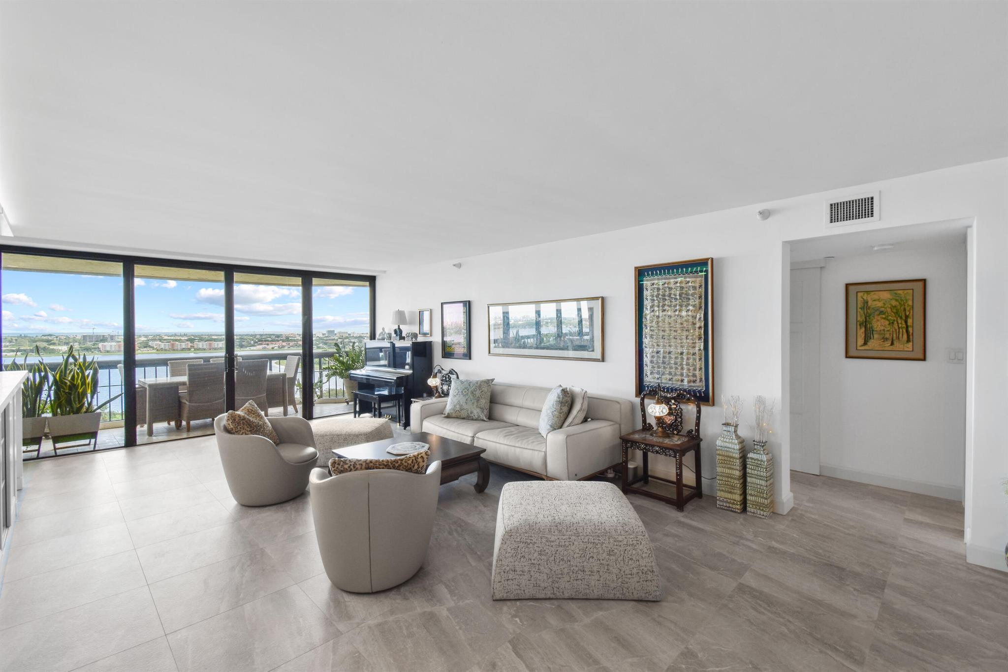 CONSULATE CONDO - Residential