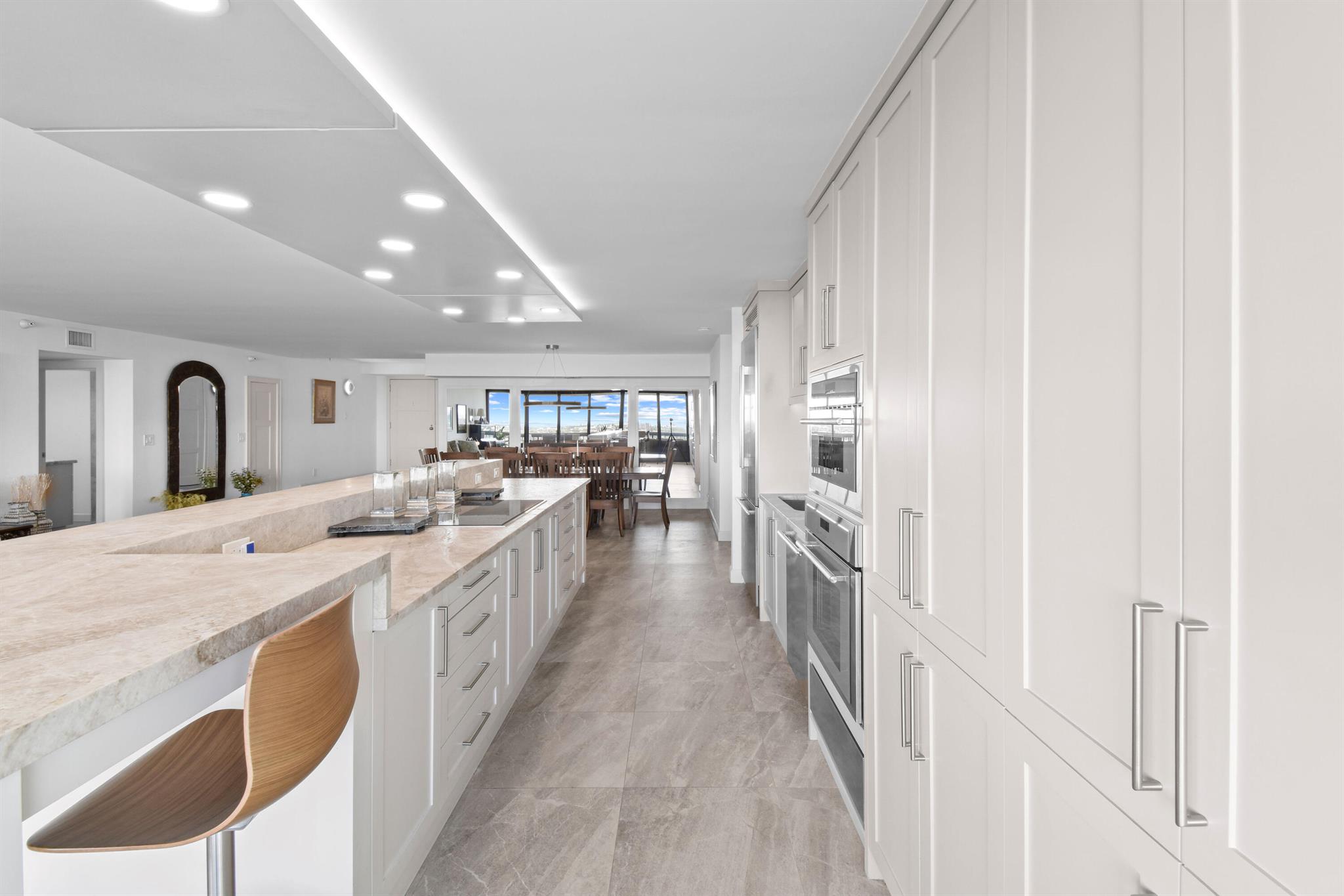 CONSULATE CONDO - Residential