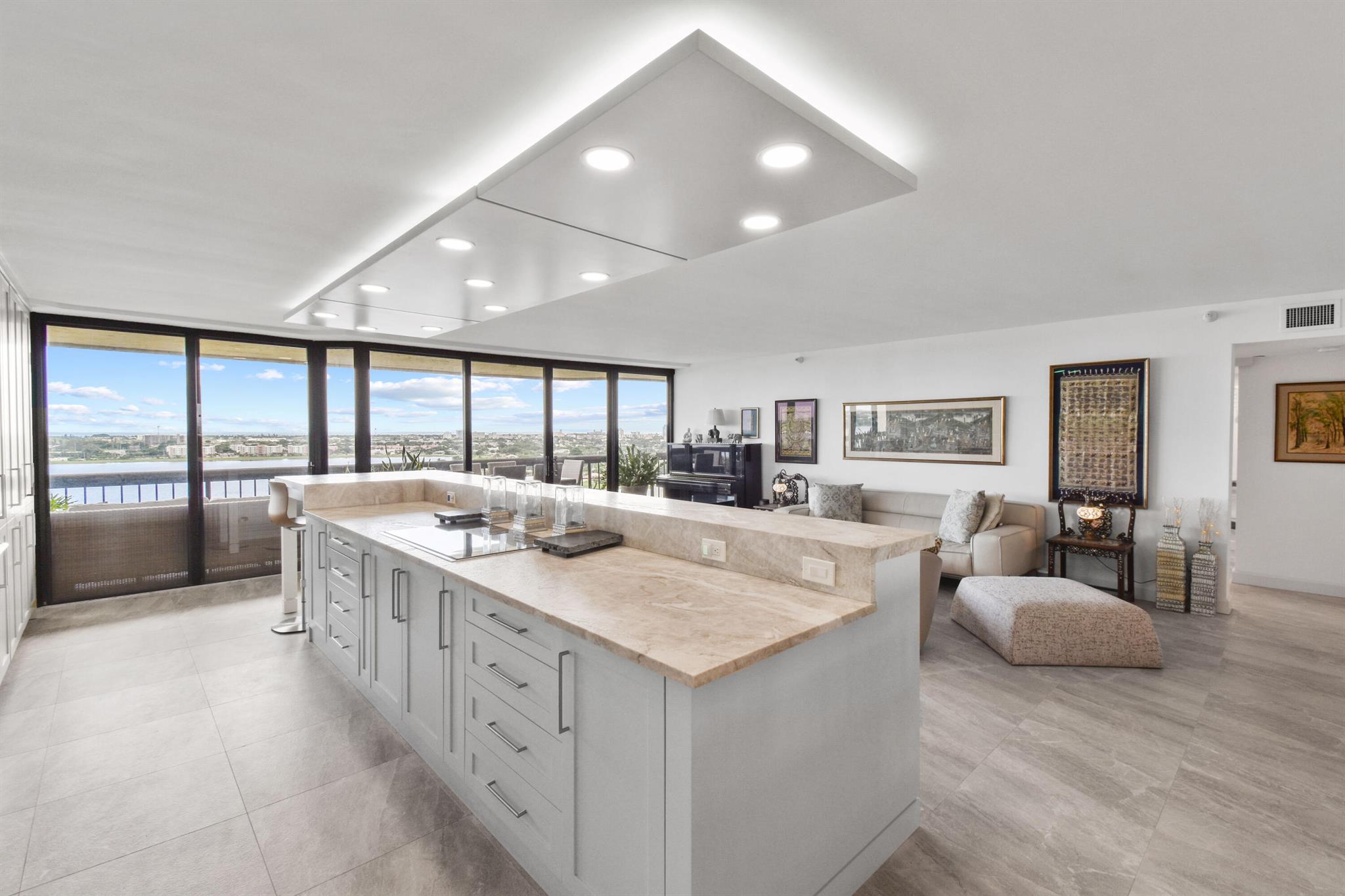 CONSULATE CONDO - Residential