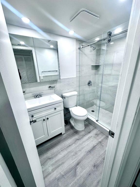 ROYALE GARDENS CONDO - Residential