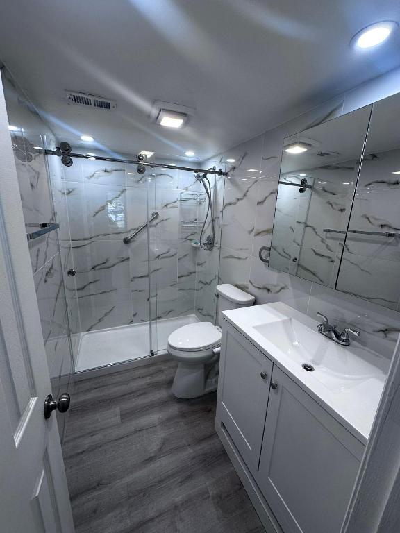 ROYALE GARDENS CONDO - Residential