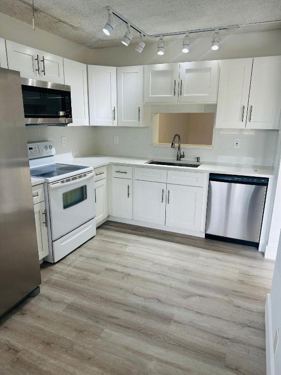 ROYALE GARDENS CONDO - Residential