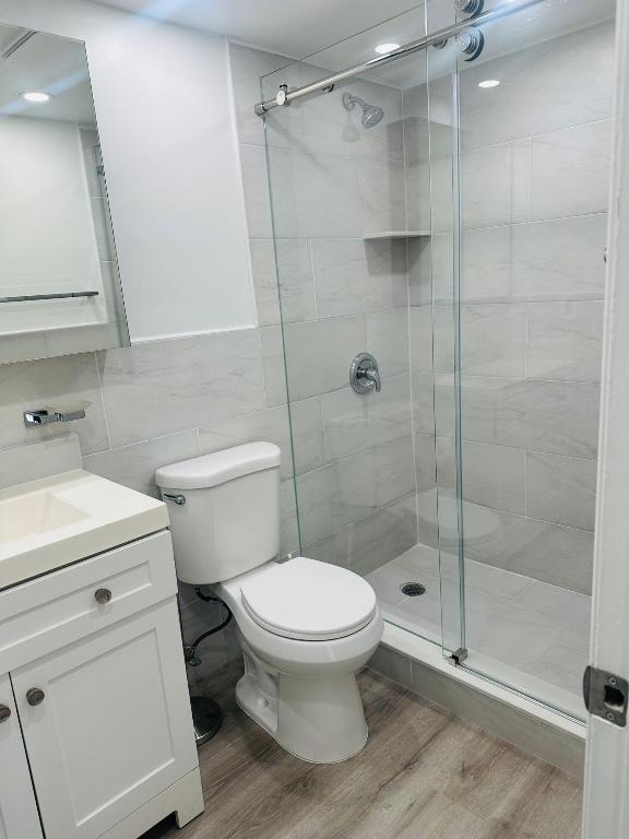 ROYALE GARDENS CONDO - Residential