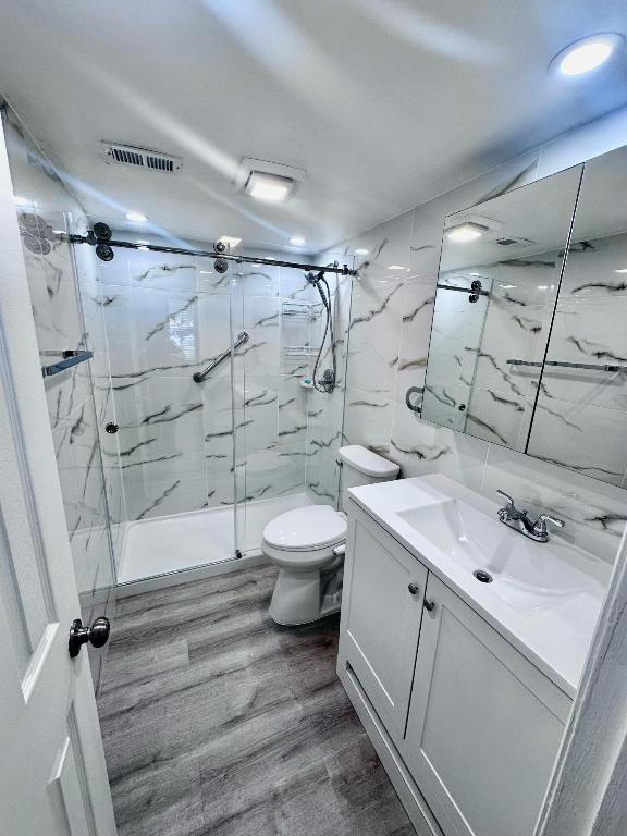 ROYALE GARDENS CONDO - Residential