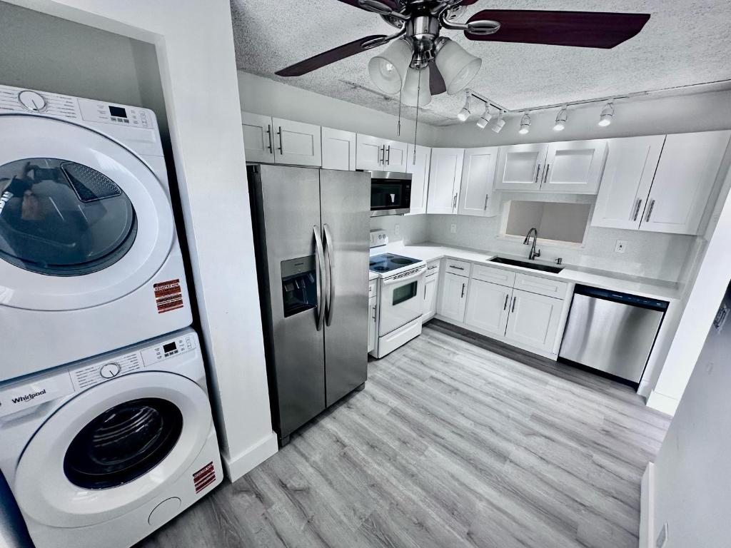 ROYALE GARDENS CONDO - Residential