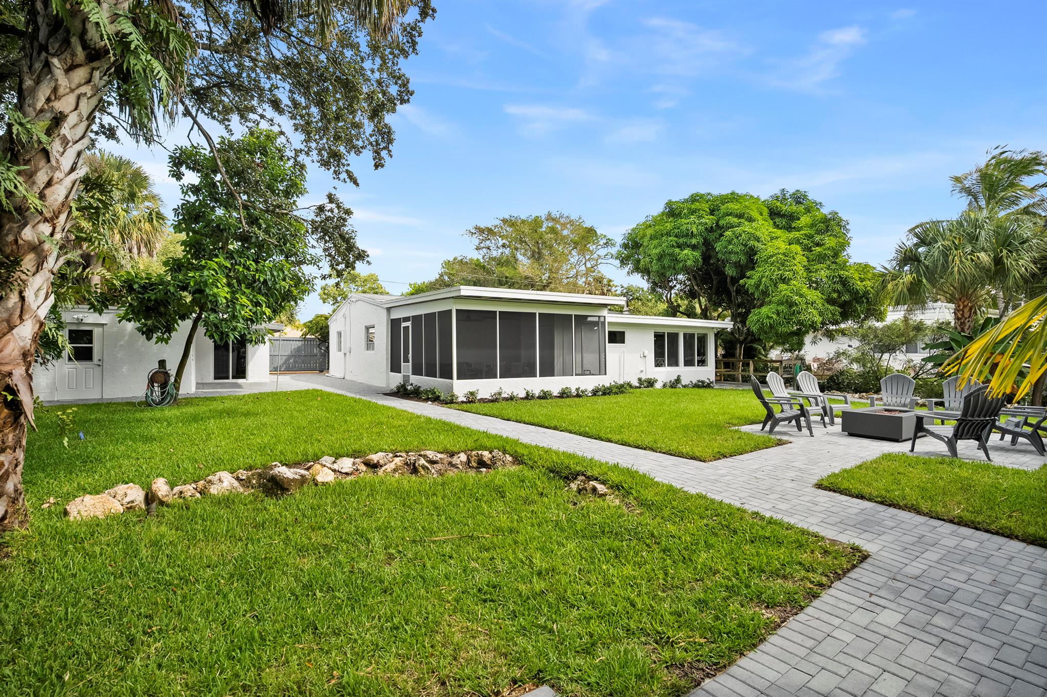 PORT SALERNO - Residential Lease