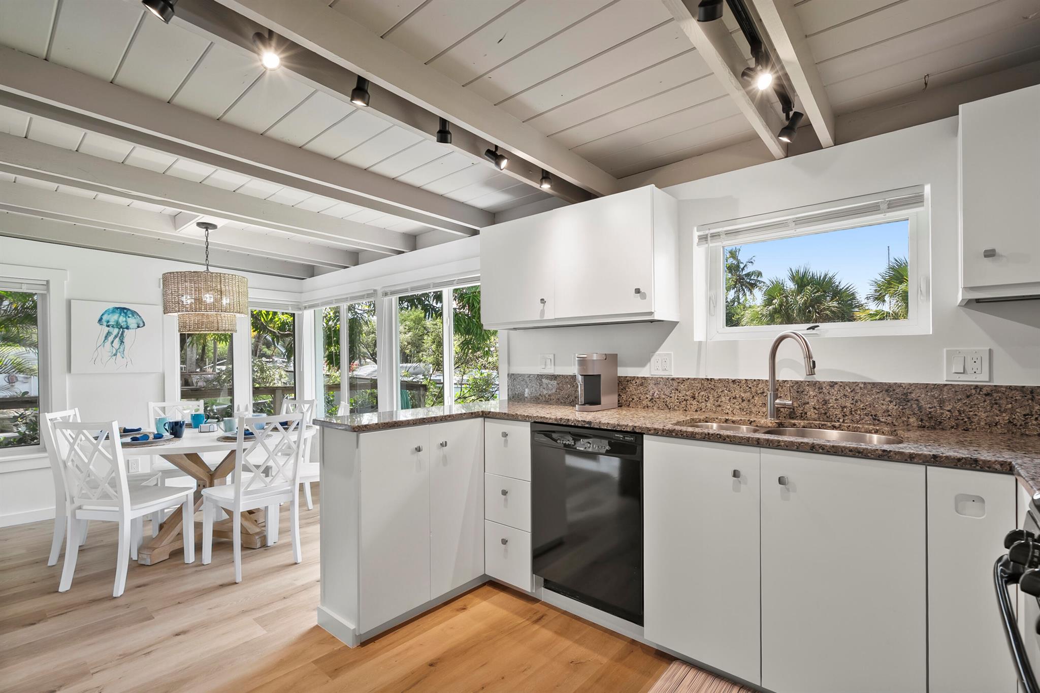 PORT SALERNO - Residential Lease