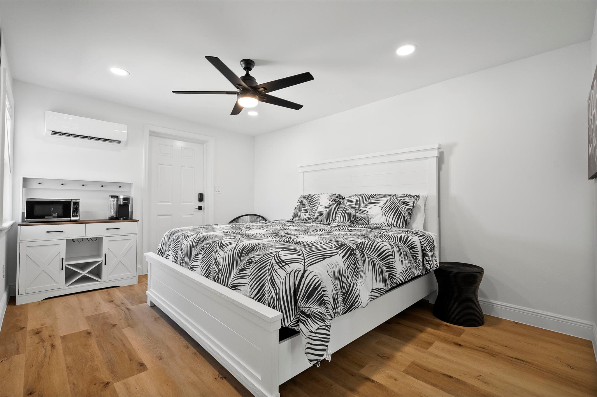 PORT SALERNO - Residential Lease