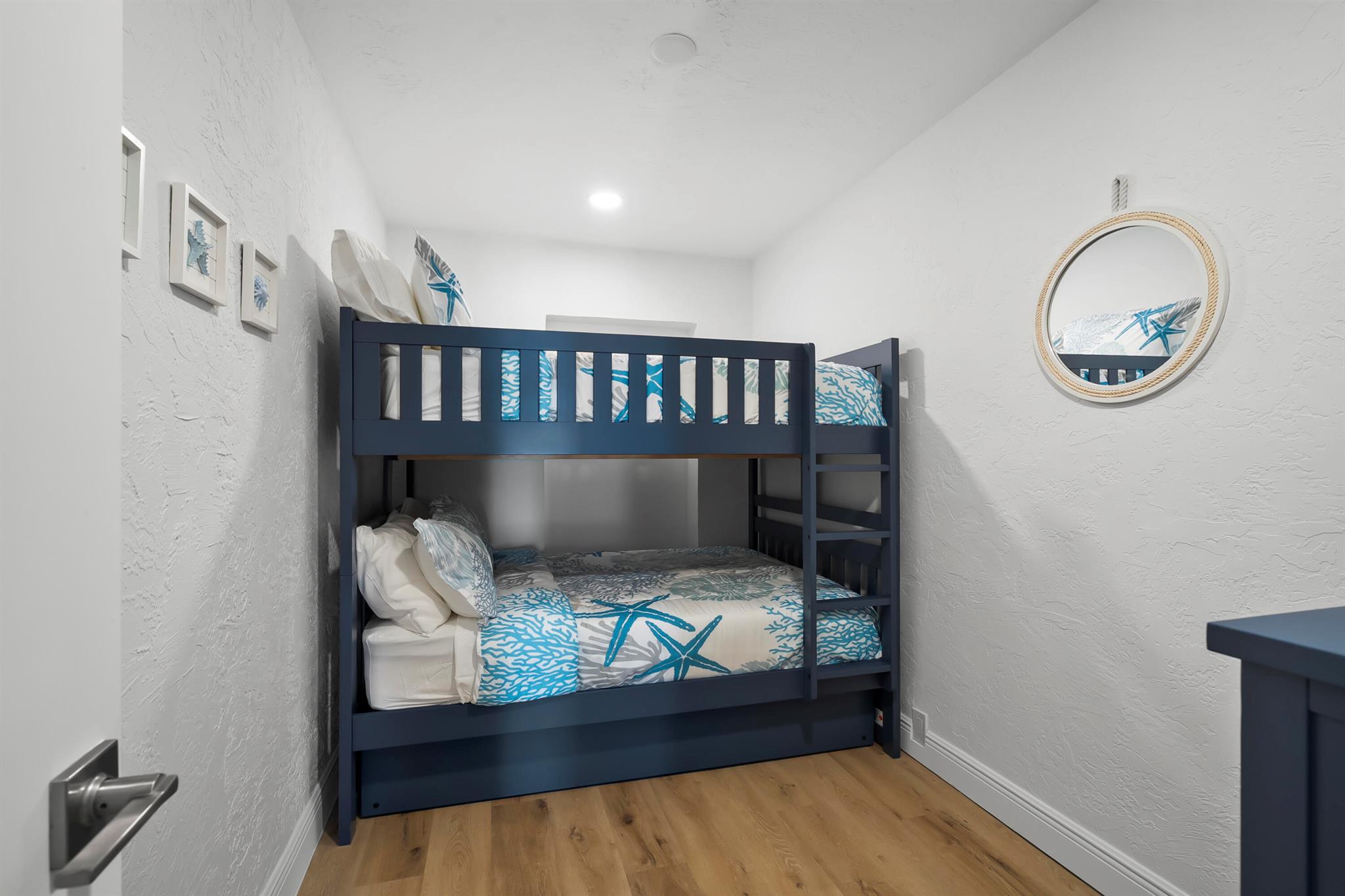 PORT SALERNO - Residential Lease