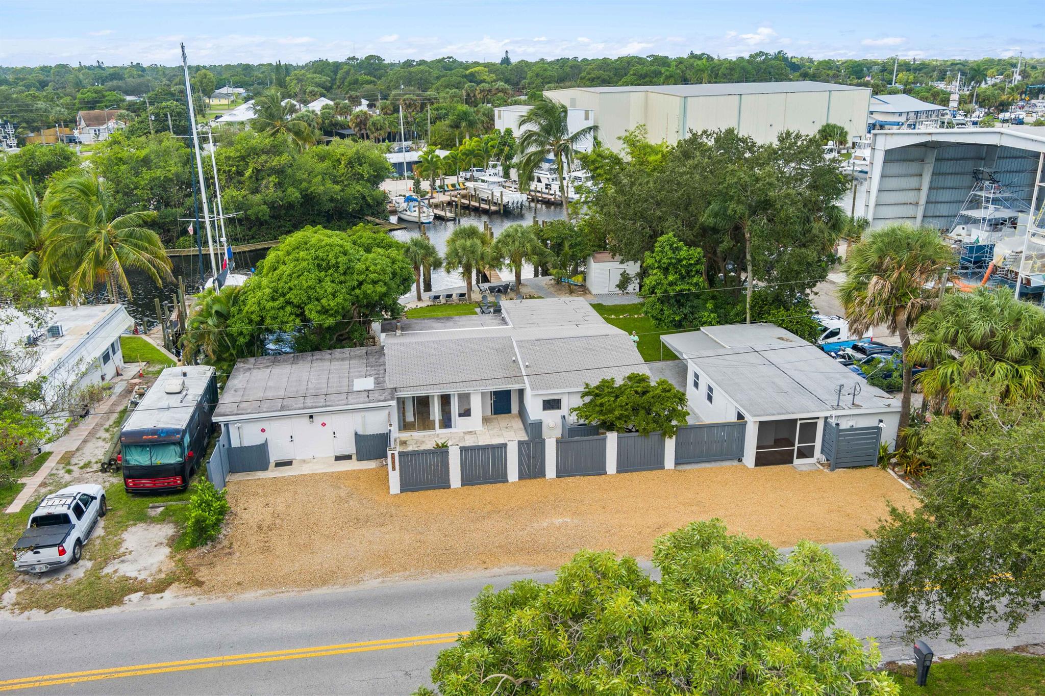 PORT SALERNO - Residential Lease