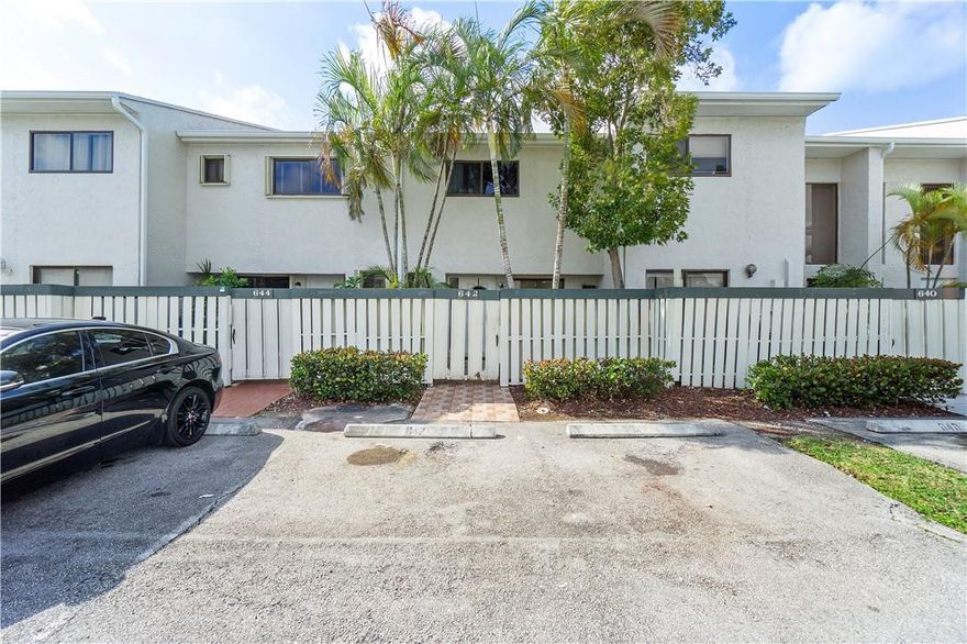BEAUTIFUL 2 BD 2.5 BA 2 STORY TOWNHOME. BIG EAT-IN KITCHEN WITH STAINLESS STEEL APPLIANCES.CERAMIC TILED ON THE 1ST FL. OPEN PATIO FOR YOUR RELAXATION & BBQ.2 MASTER BEDROOMS ON 2ND FL.HUGE MASTER BEDROOM WITH A VAULTED CEILING,BIG MASTER B ATH WITH A ROMAN TUB & SEPARATE SHOWER.****WASHER & DRYER.**NEW**CENTRAL A/C. IS 1 YRS OLD.CONVENIENTLY LOCATED TO SHOPPING,MAJOR ROADS & AVENTURA. BEAUTIFUL 2 BD 2.5 BA 2 STORY TOWNHOME.EVERYTHING NEW. BIG EAT-IN KITCHEN WITH TOP OF THE LINE APPLIANCES.CERAMIC TILED ON THE 1ST FL. OPEN PATIO FOR YOUR RELAXATION & BBQ.2 MASTER BEDROOMS ON 2ND FL.HUGE MASTER BEDROOM WITH A VAULTED CEILING,BIG MASTER B ATH WITH A ROMAN TUB & SEPARATE SHOWER.****WASHER & DRYER.**NEW**CENTRAL A/C. IS 1 YRS OLD.CONVENIENTLY LOCATED TO SHOPPING,MAJOR ROADS & AVENTURA.