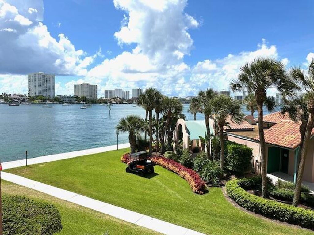 Photo of 140 SE 5th Avenue #350, Boca Raton, FL 33432 (MLS # R11098027)