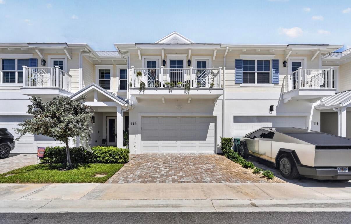 114 ROYAL PALM Circle