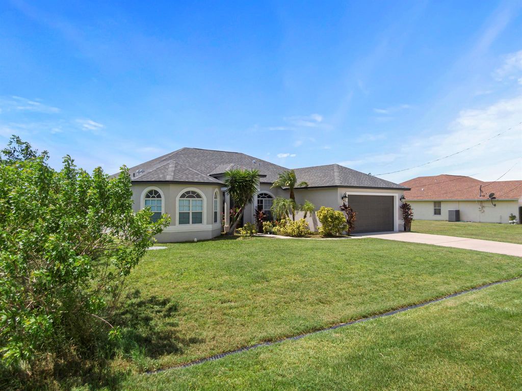 Photo of 5804 NW North Dooley Circle, Port Saint Lucie, FL 34986 (MLS # R11118662)