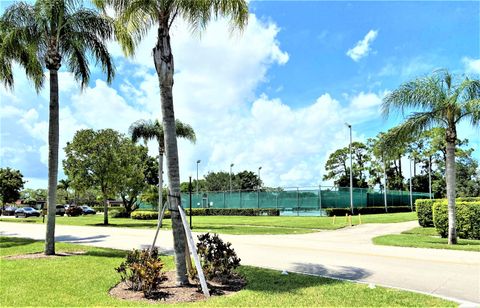Tiny photo for 617 Laconia Circle #B, Lake Worth, FL 33467 (MLS # B26020124)
