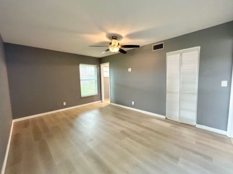 Tiny photo for 617 Laconia Circle #B, Lake Worth, FL 33467 (MLS # B26020124)
