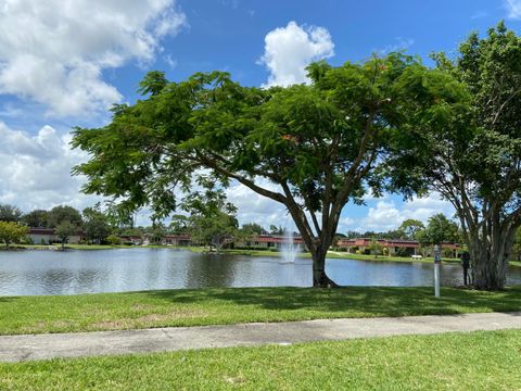 Tiny photo for 617 Laconia Circle #B, Lake Worth, FL 33467 (MLS # B26020124)