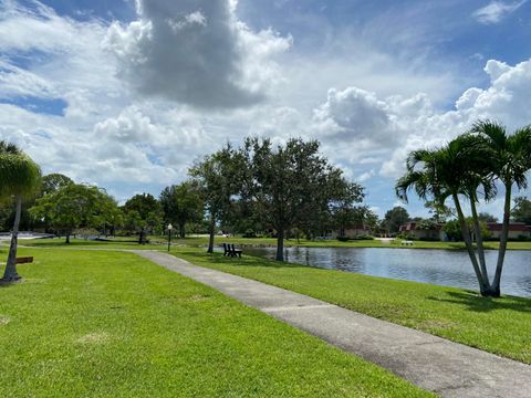 Tiny photo for 617 Laconia Circle #B, Lake Worth, FL 33467 (MLS # B26020124)
