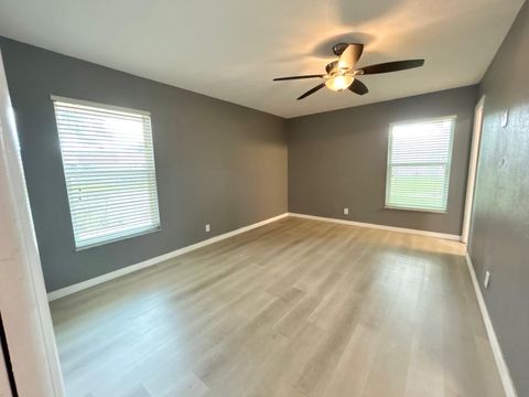 Tiny photo for 617 Laconia Circle #B, Lake Worth, FL 33467 (MLS # B26020124)
