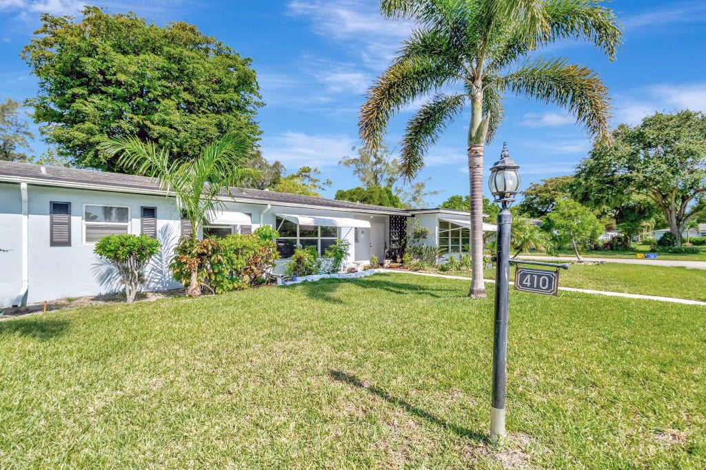 Photo of 410 High Point Drive #C, Delray Beach, FL 33445 (MLS # R11092042)