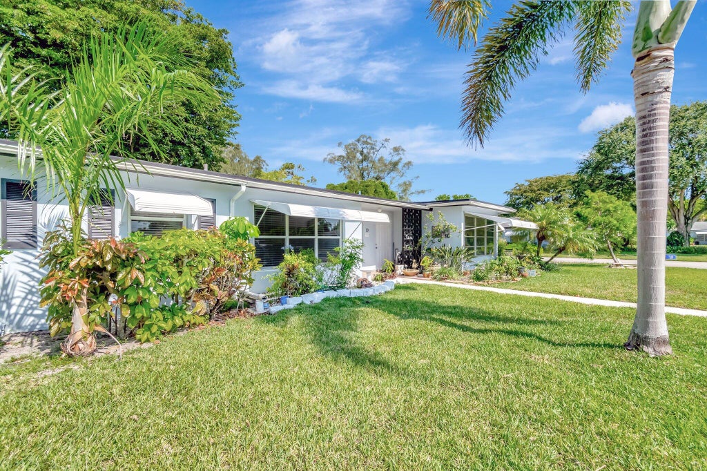 Photo of 410 High Point Drive #C, Delray Beach, FL 33445 (MLS # R11092042)