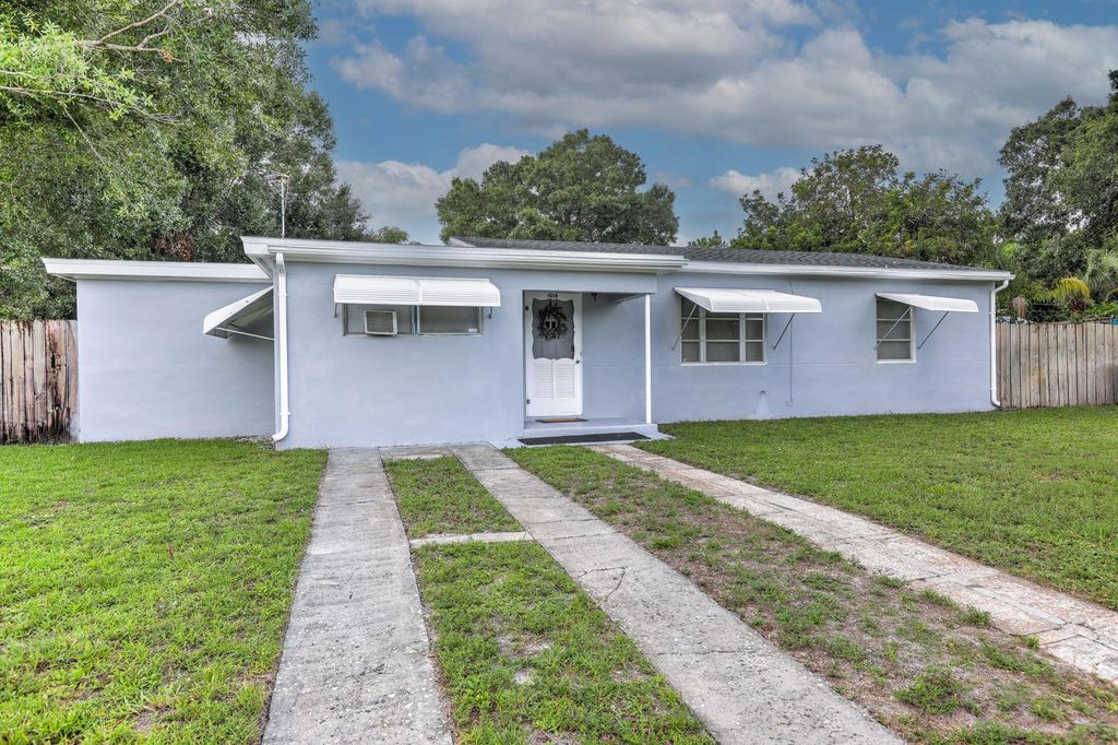 Photo of 1014 S 7th St, Fort Pierce, FL 34950 (MLS # F10514292)