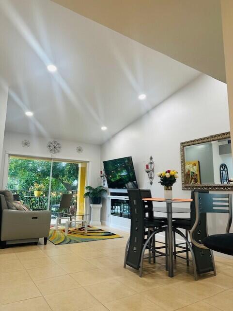 1040 Lake Shore Drive 202