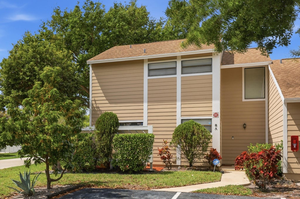 Photo of 301 LAKEWOOD Drive #8A, Jupiter, FL 33458 (MLS # B26067958)