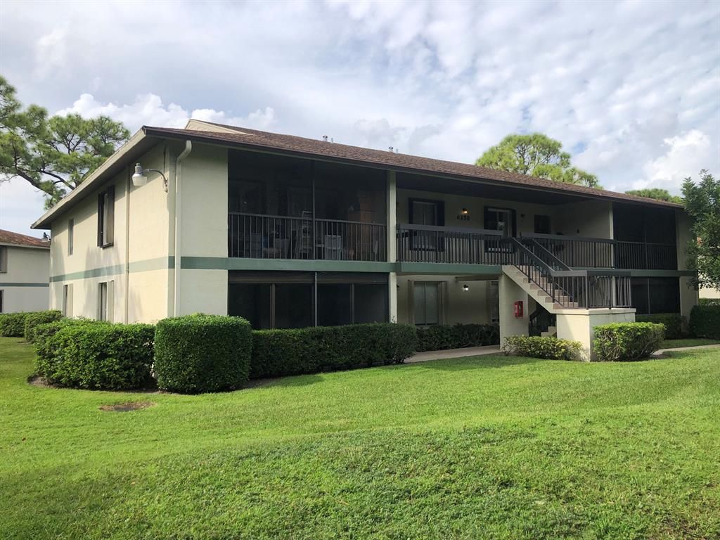 Photo of 6258 Chasewood Drive #C, Jupiter, FL 33458 (MLS # R10755250)