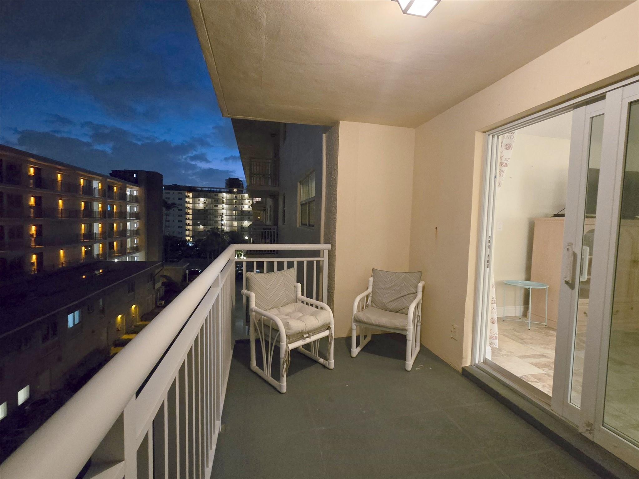 HILLSBORO COLONNADE CONDO - Residential Lease