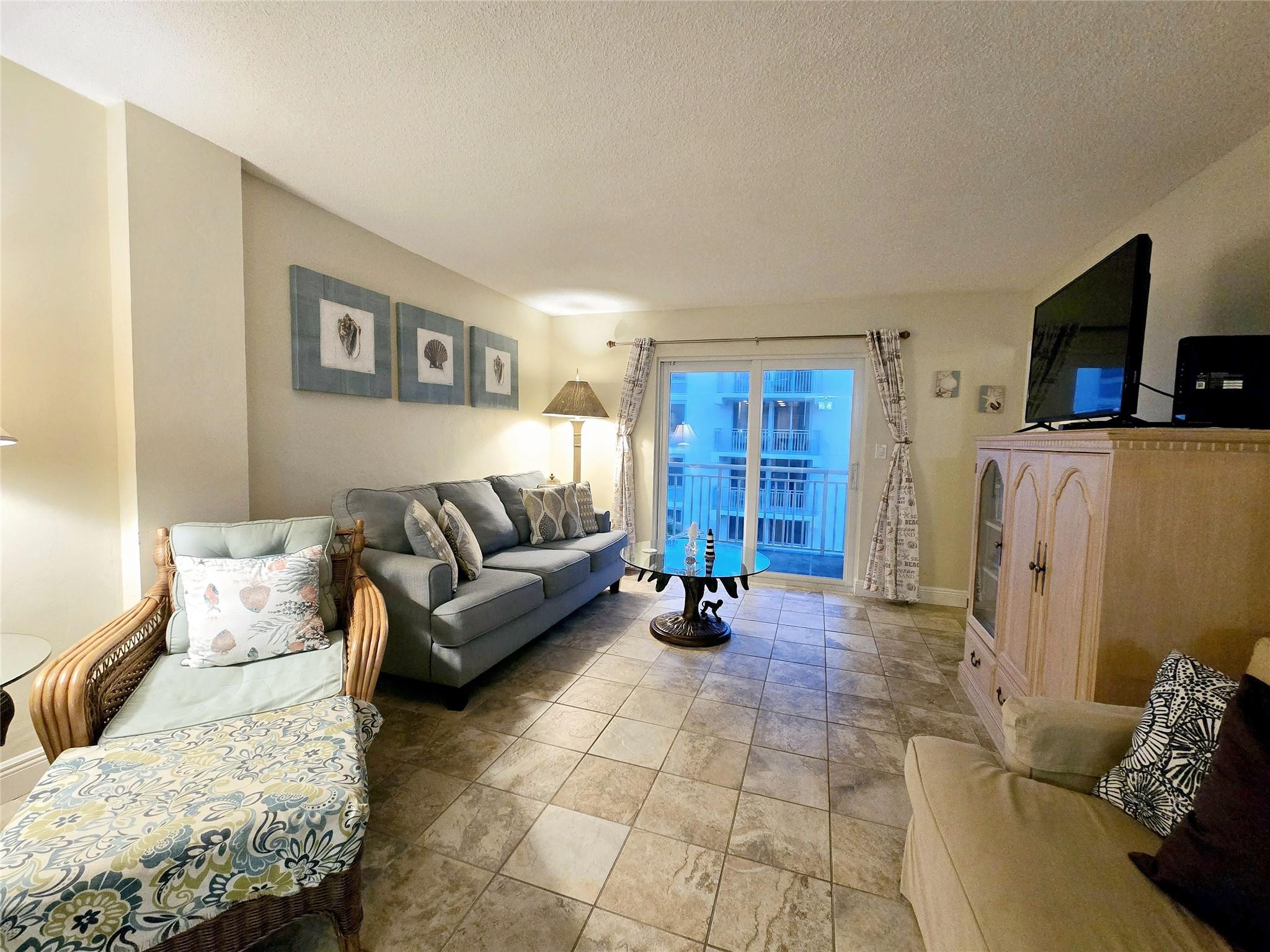 HILLSBORO COLONNADE CONDO - Residential Lease