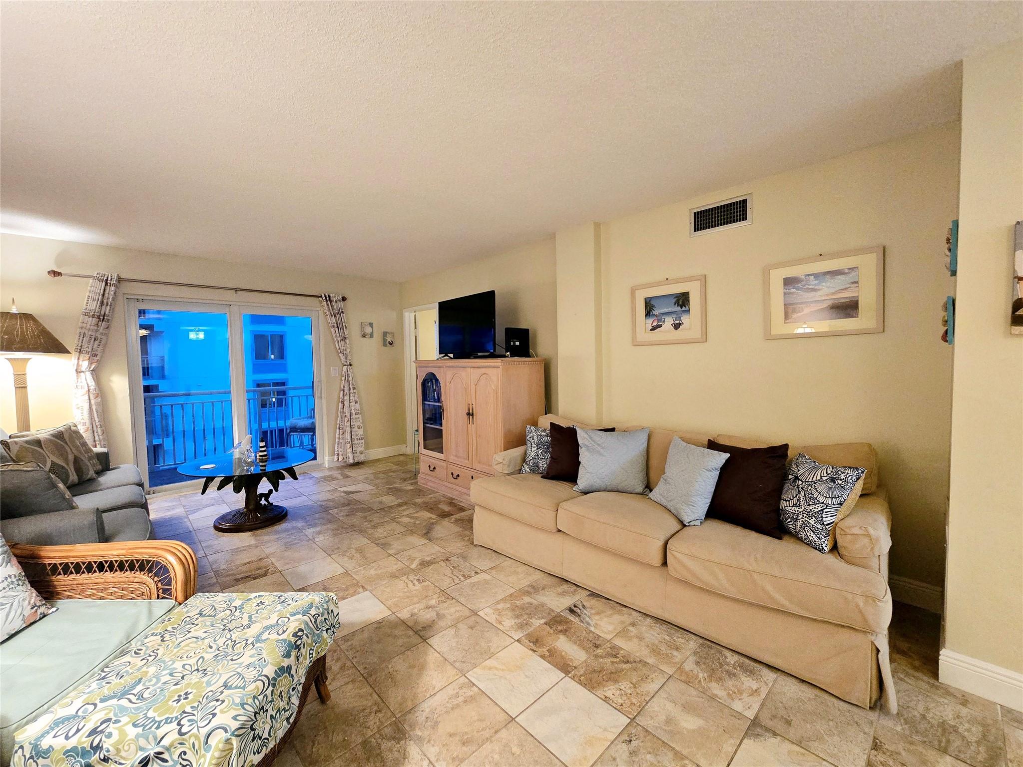 HILLSBORO COLONNADE CONDO - Residential Lease