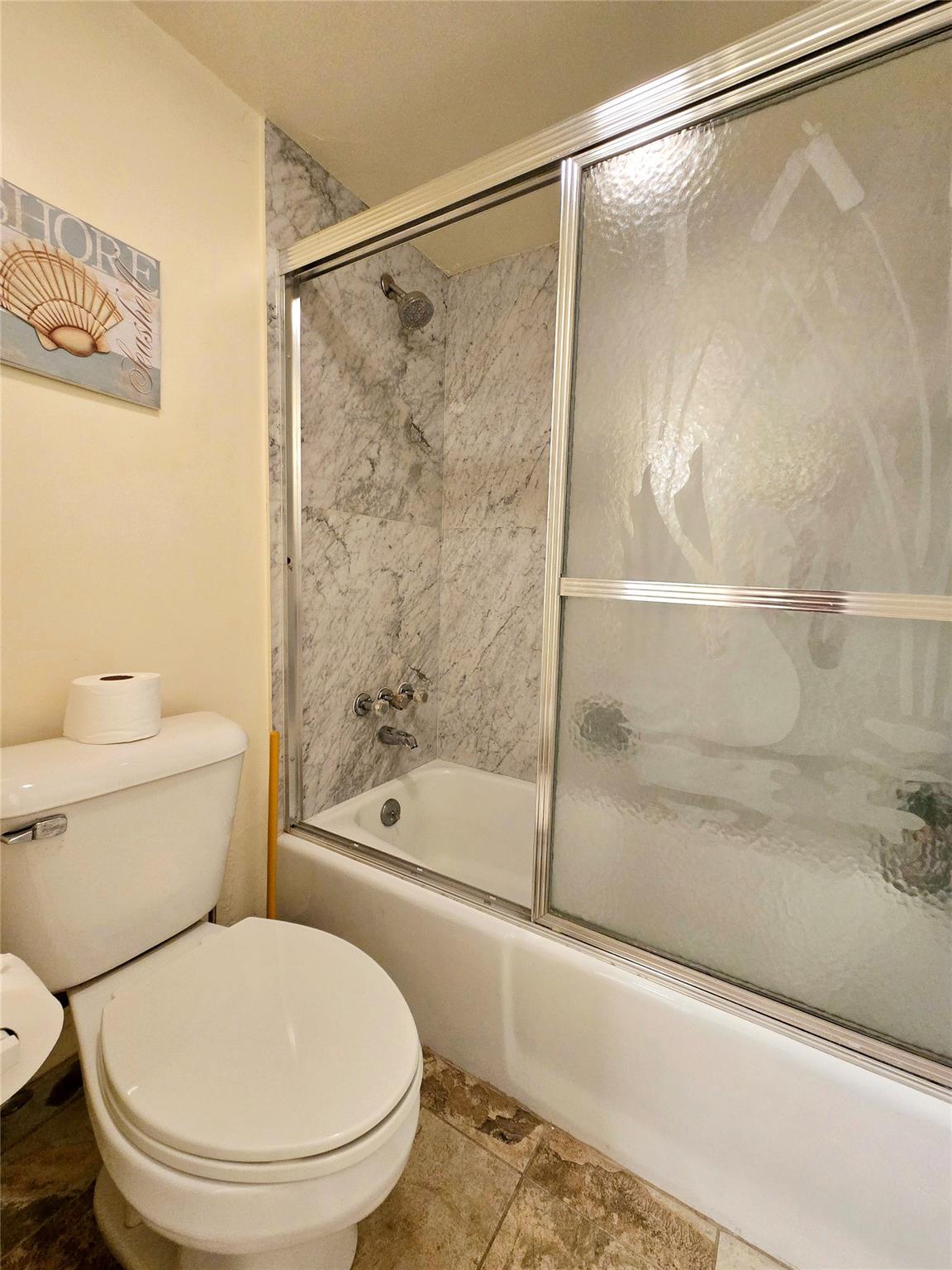 HILLSBORO COLONNADE CONDO - Residential Lease