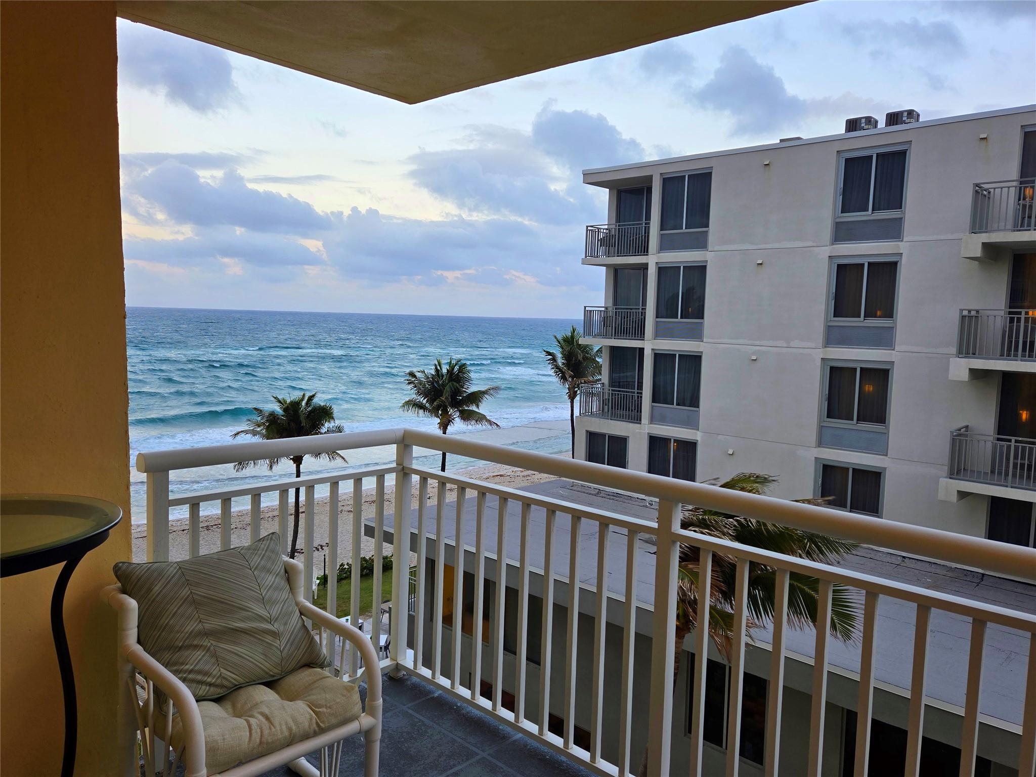 HILLSBORO COLONNADE CONDO - Residential Lease