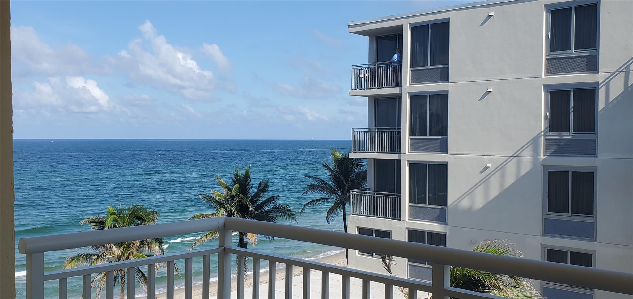 HILLSBORO COLONNADE CONDO - Residential Lease