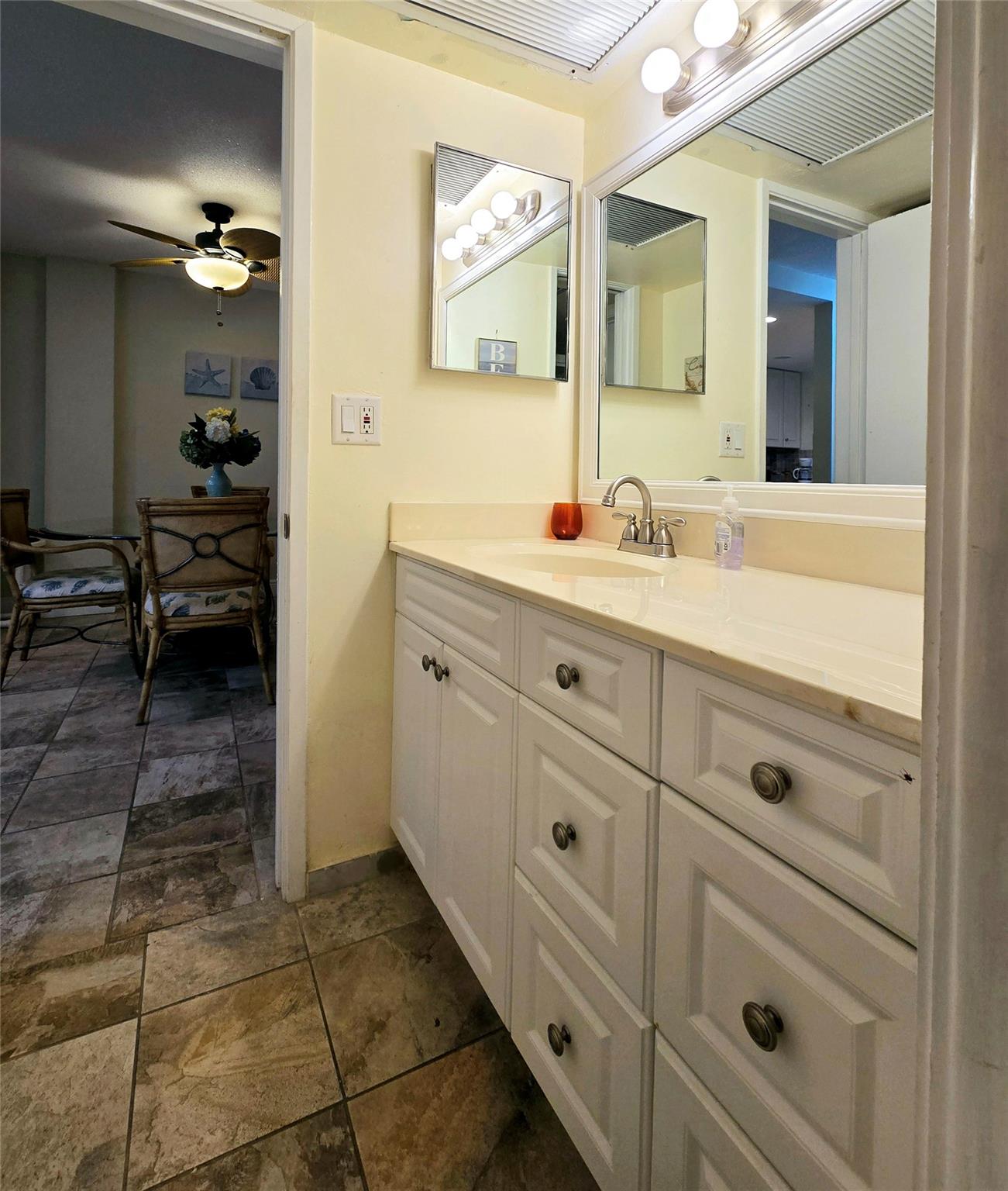 HILLSBORO COLONNADE CONDO - Residential Lease