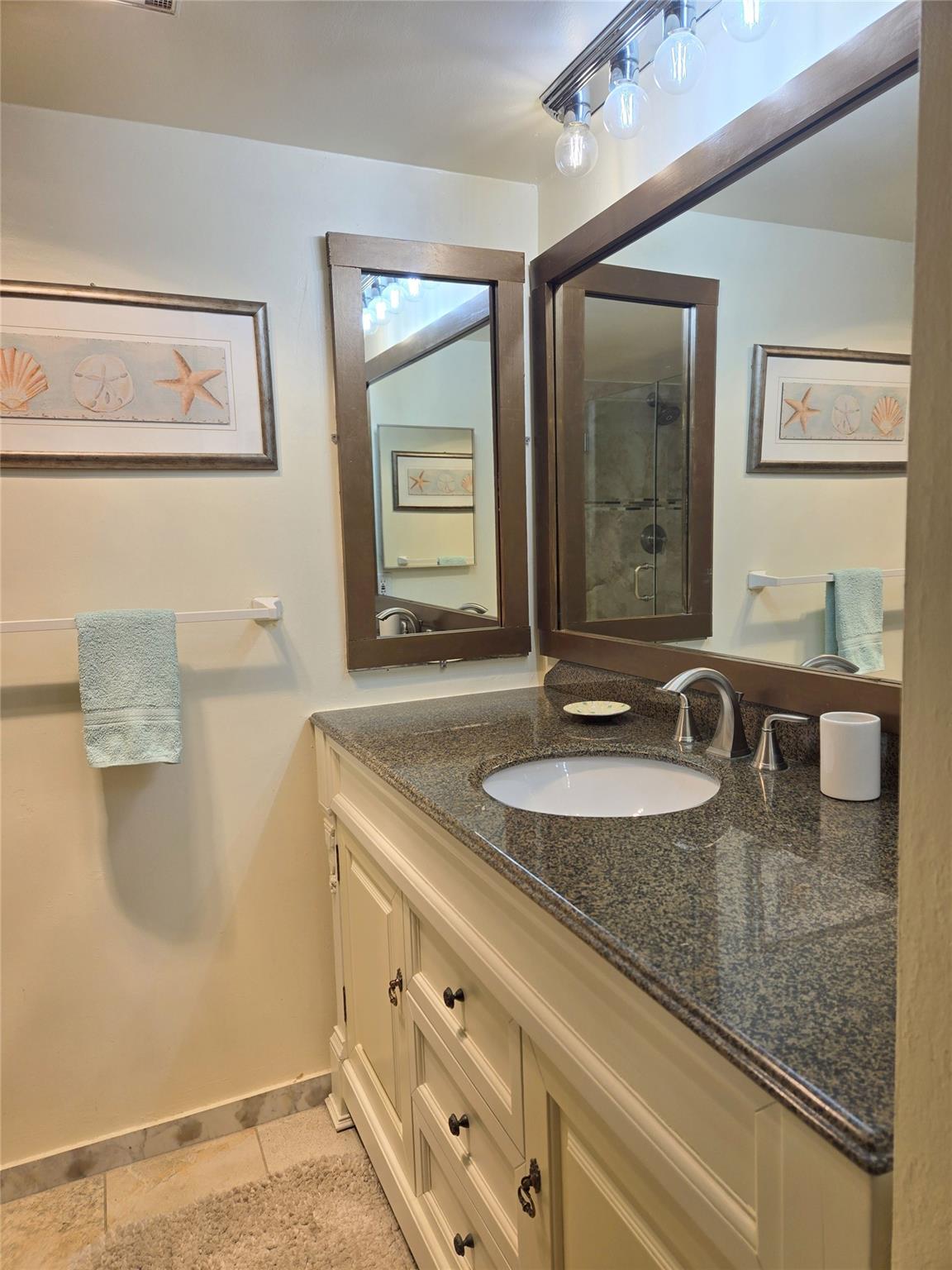 HILLSBORO COLONNADE CONDO - Residential Lease