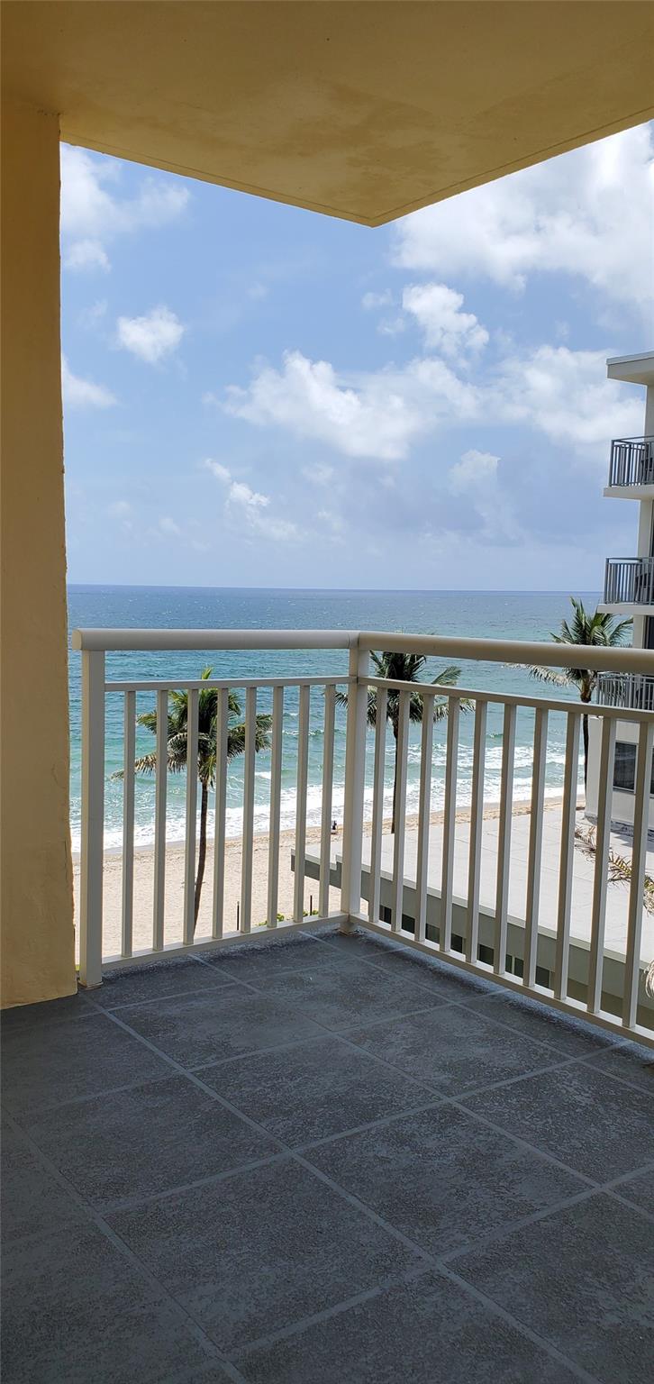 HILLSBORO COLONNADE CONDO - Residential Lease