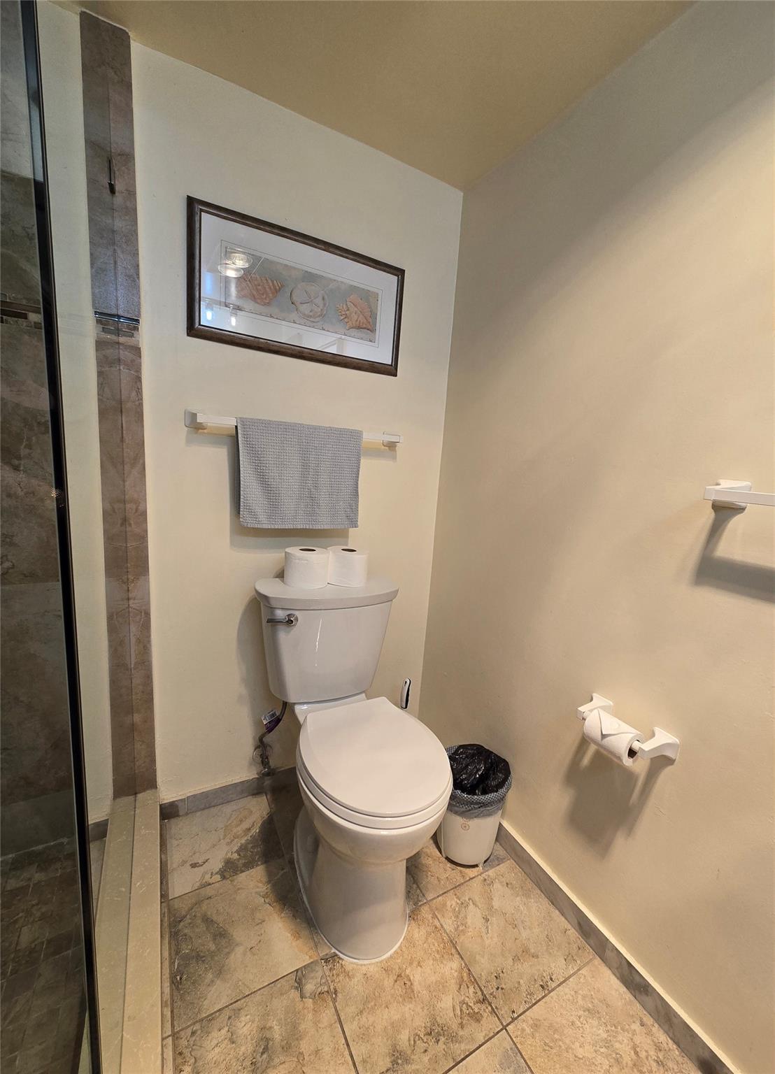 HILLSBORO COLONNADE CONDO - Residential Lease