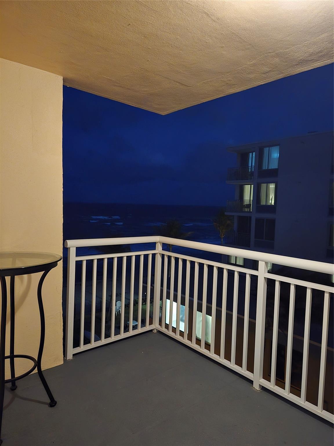 HILLSBORO COLONNADE CONDO - Residential Lease