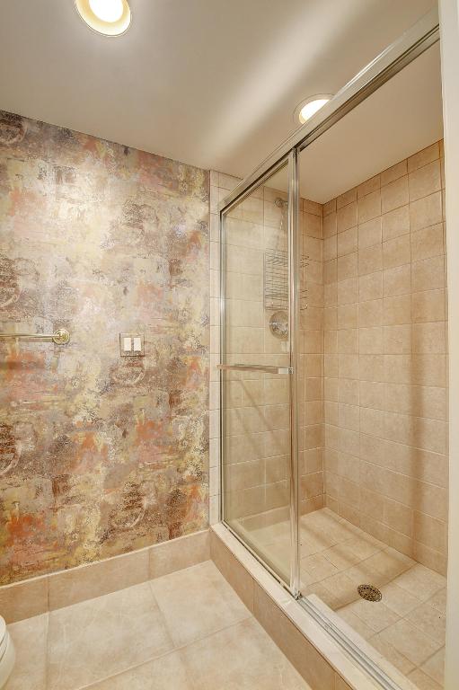 GLENEAGLES CONDO VI - Residential