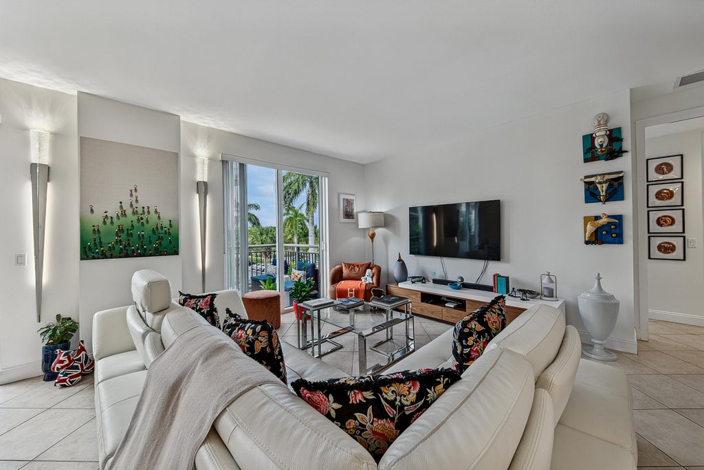 Photo of 2631 NE 14TH Avenue #316, Wilton Manors, FL 33334 (MLS # B26072716)