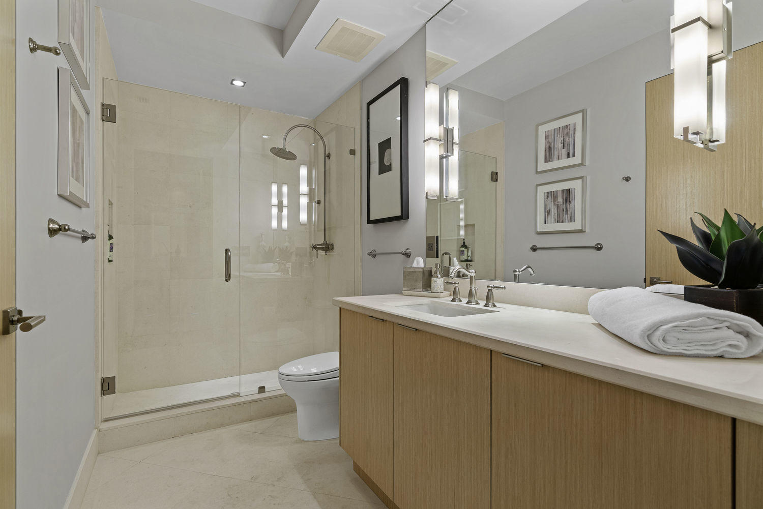 SEAGATE RESIDENCES CONDO - Residential