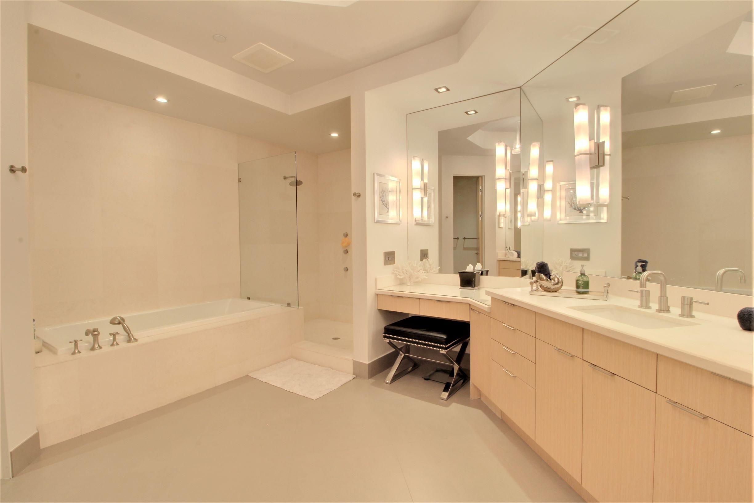 SEAGATE RESIDENCES CONDO - Residential