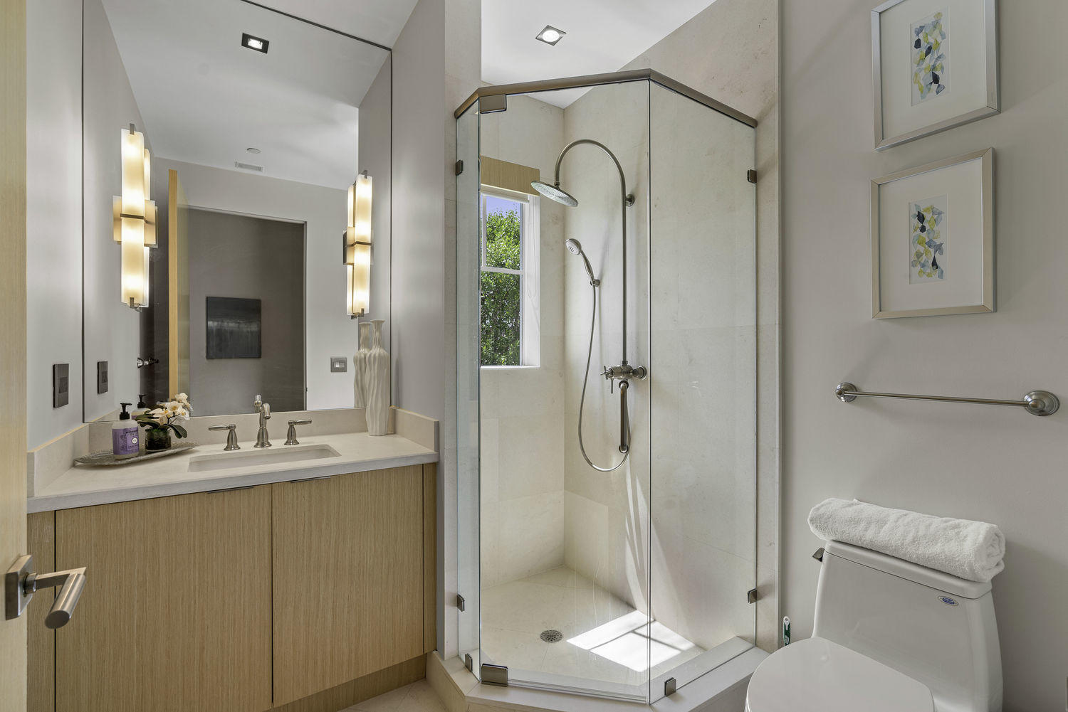 SEAGATE RESIDENCES CONDO - Residential