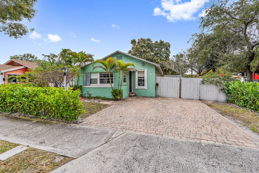 Photo of 524 50TH Street, West Palm Beach, FL 33407 (MLS # B26079700)