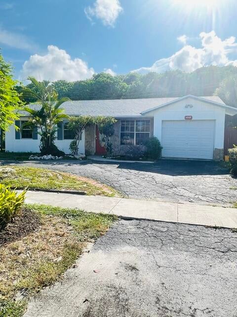 415 NW 7TH Court
