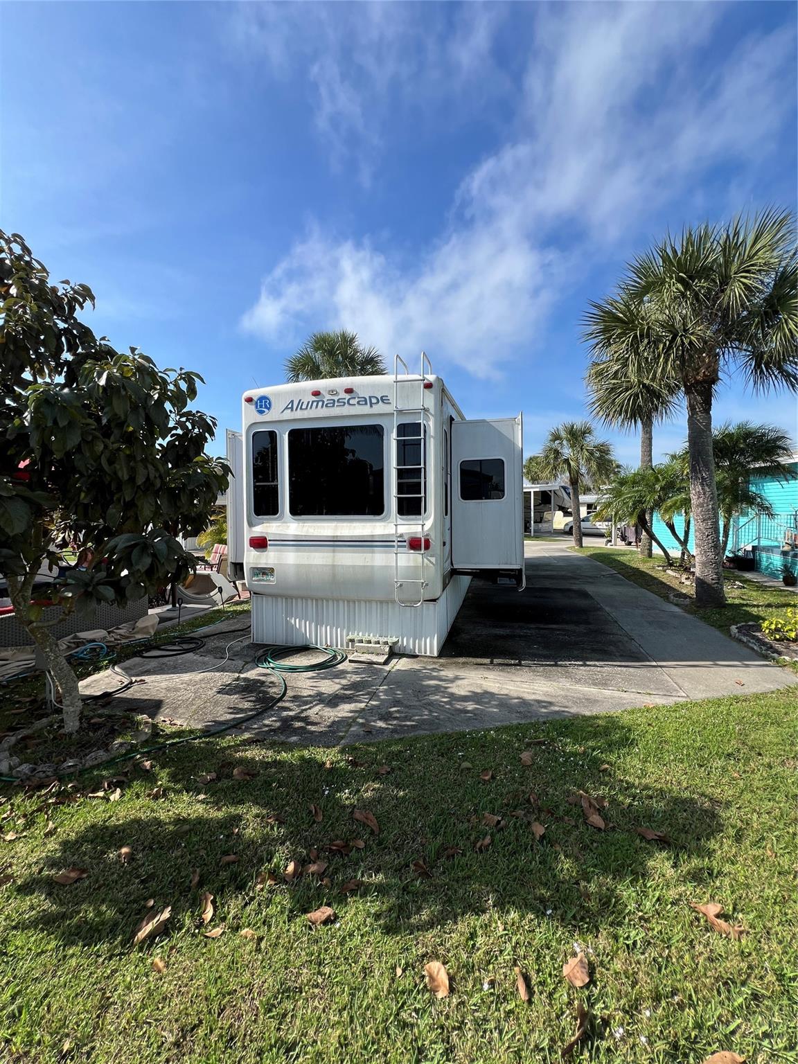 ~Ancient Oaks~ 55+ Community. 35' Holiday Rambler RV & deeded Lot. Brand new roof(2024). New full size refrigerator. New ceiling fan & Microwave in 2024. 1 Bed 1 Bath. Sofa sleeper in Living room. 4 slides. Washer & Dryer hookups.