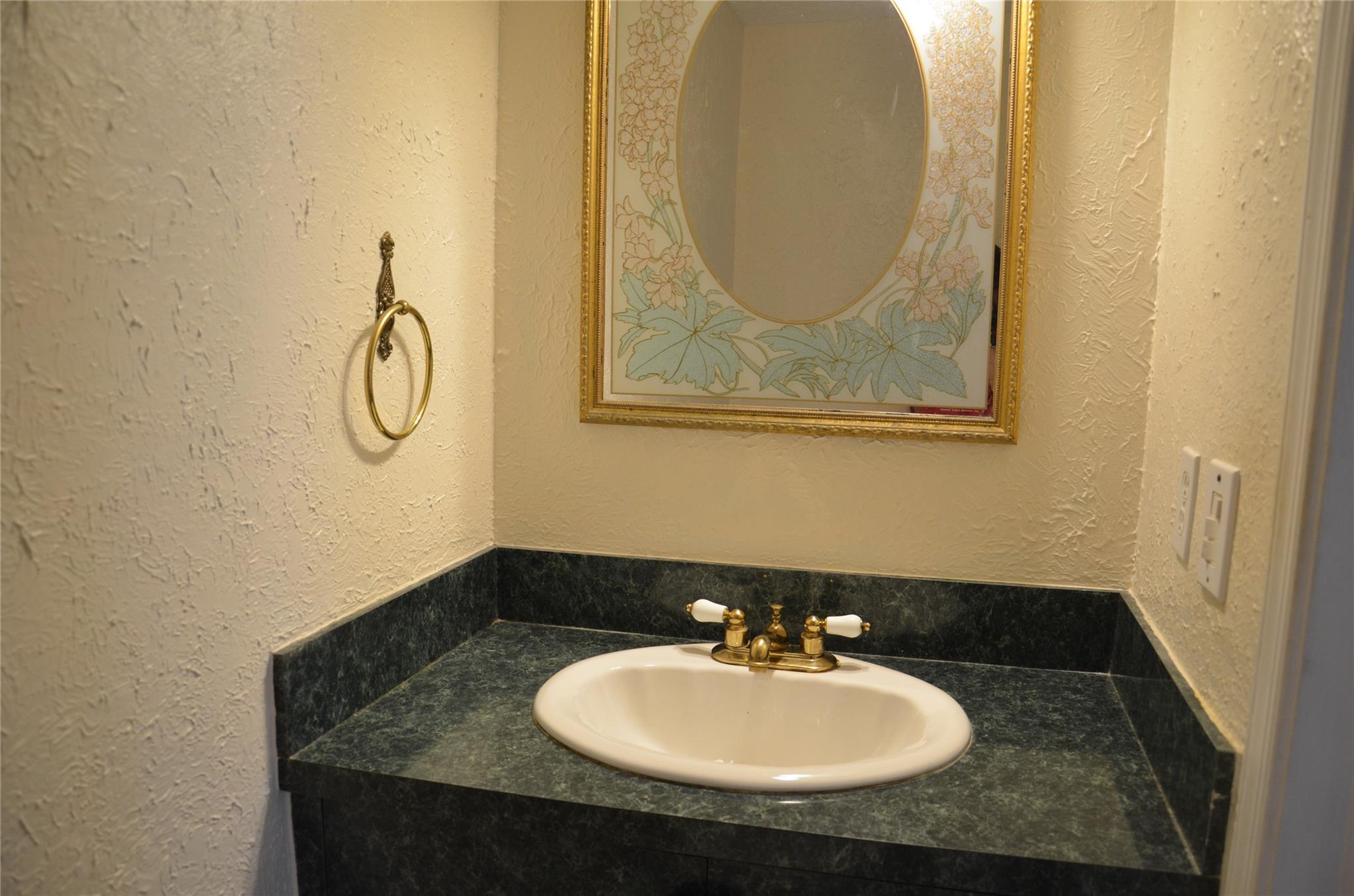 Bay Colony Club Condomini - Residential