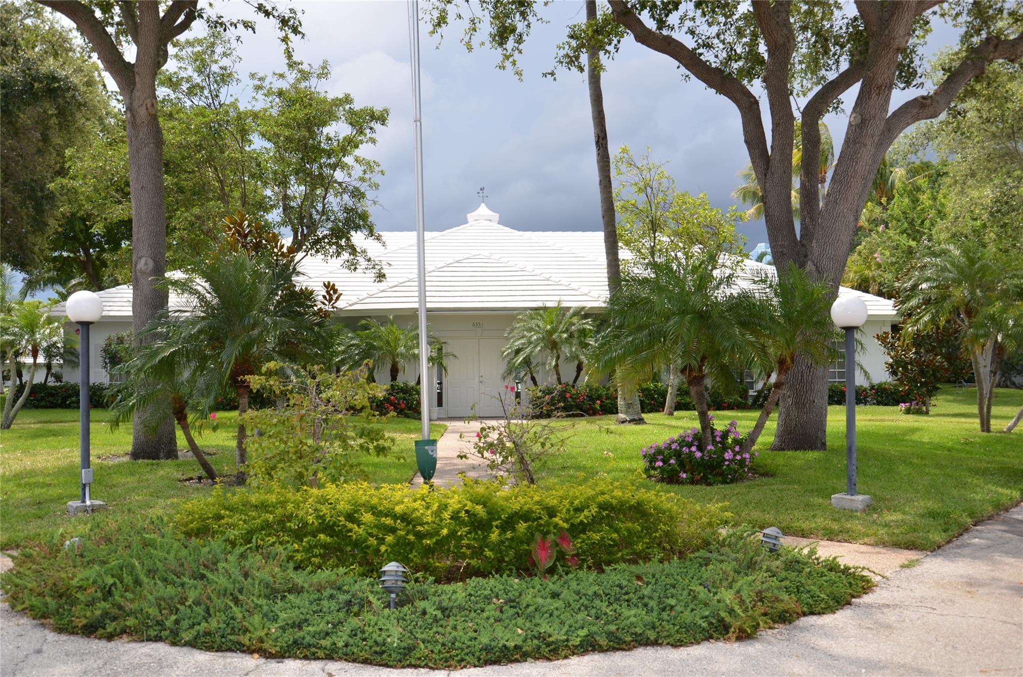 Bay Colony Club Condomini - Residential